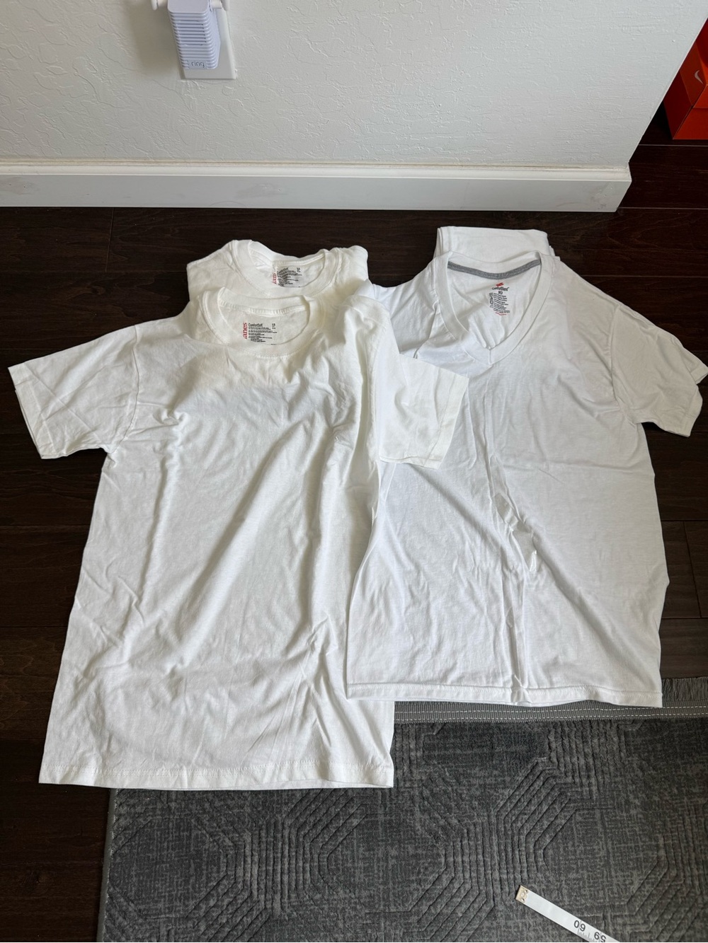 Lot of 7 Hanes Crew & V-Neck T-Shirt Multipack Brand New mens S